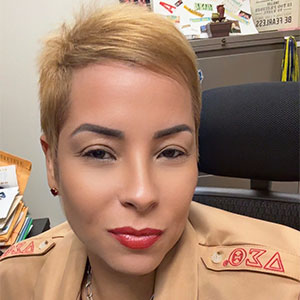 Headshot of Arlene Bayron.